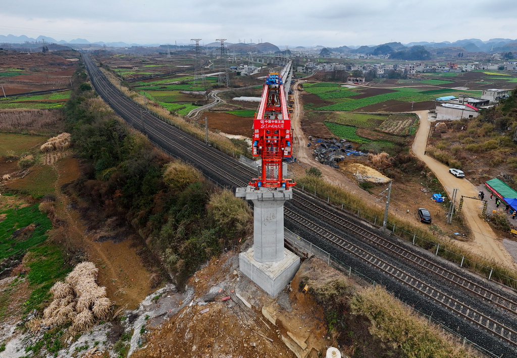 2月13日拍攝的T梁架設現場（無人機照片）。
