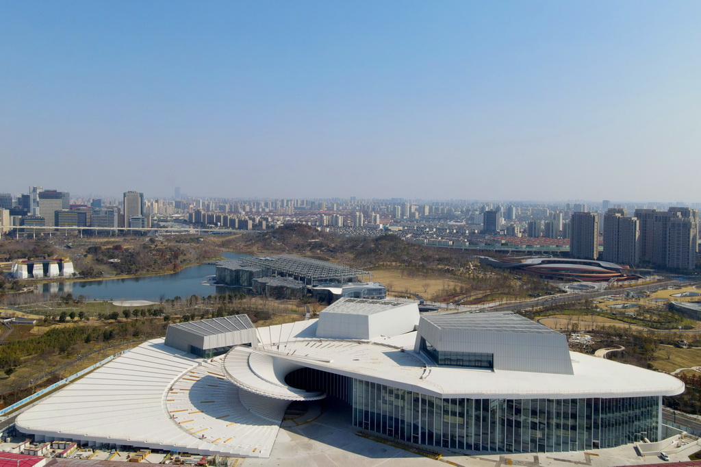 2月13日俯瞰位于世博文化公園內的上海大歌劇院（無人機照片）。