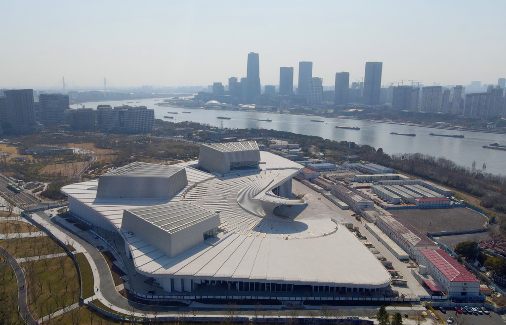 2月13日俯瞰位于世博文化公園內的上海大歌劇院（無人機照片）。
