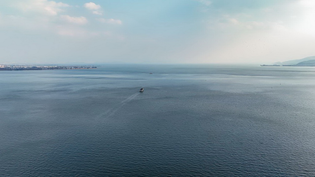 2月15日拍攝的滇池景色（無人機照片）。