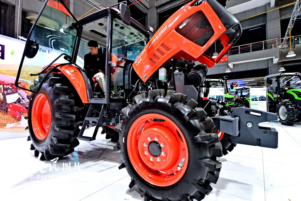 春耕備耕忙 農機購銷旺