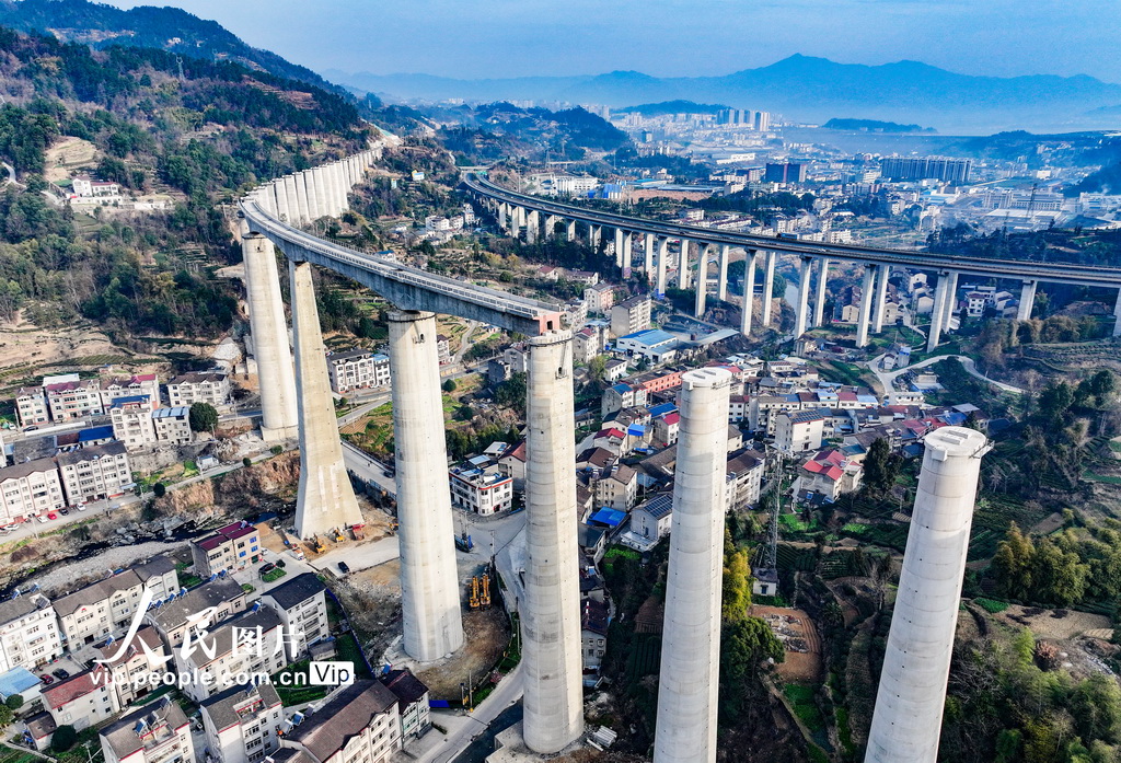 湖北宜昌：三峽樞紐茅坪港疏港鐵路建設有序推進