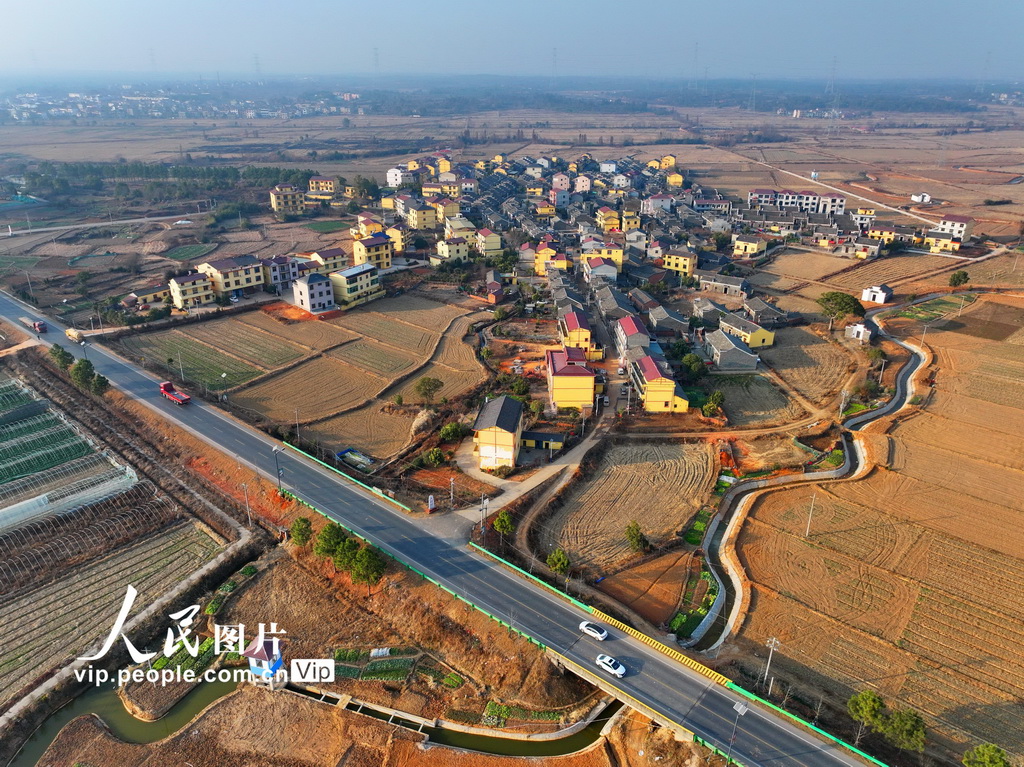 2025年2月15日，江西省宜春市豐城市湖塘鄉，修整一新的農田水渠。