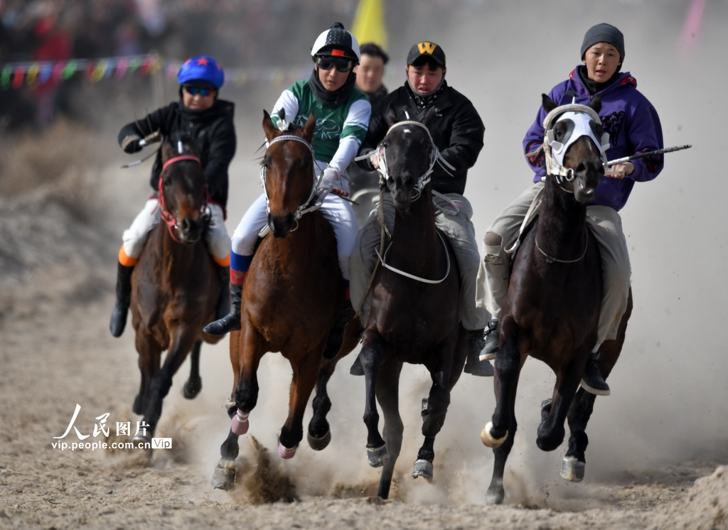 新疆尉犁舉行農牧民傳統運動會