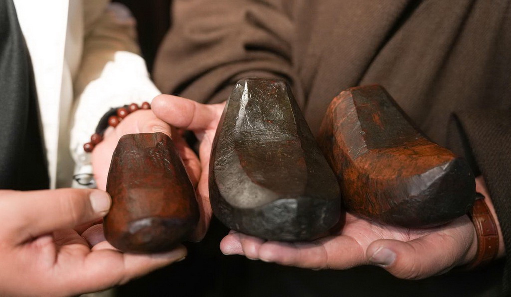 “牧人寶庫”藏式茶館收藏的藏靴鞋模（2月13日攝）。