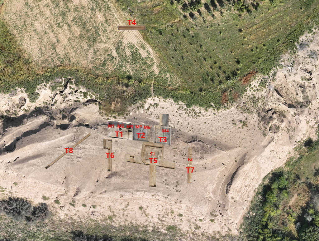 烏茲別克斯坦蒙扎鐵佩遺址探方及遺跡分布圖。