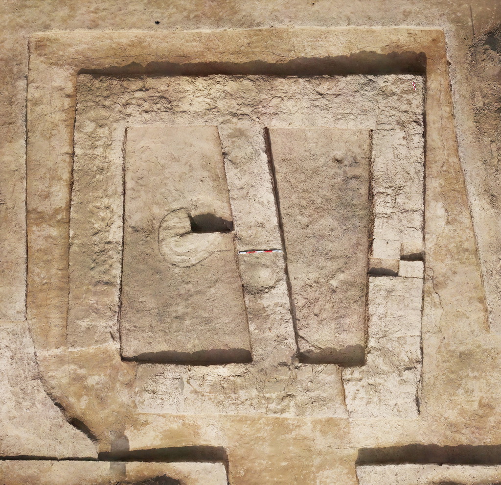 烏茲別克斯坦蒙扎鐵佩遺址墓地臺地上建筑遺址（資料照片）。