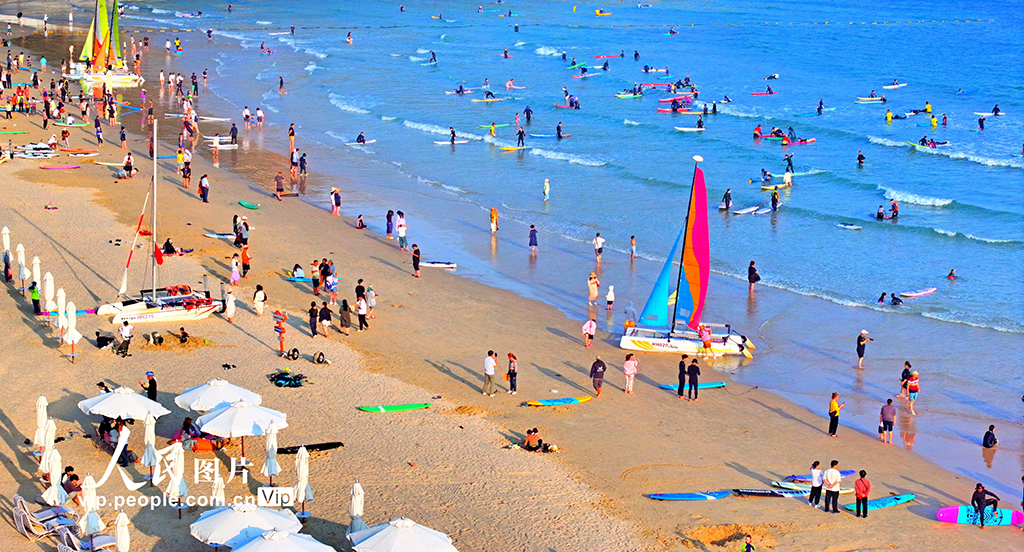 海南三亞：樂享沖浪運動