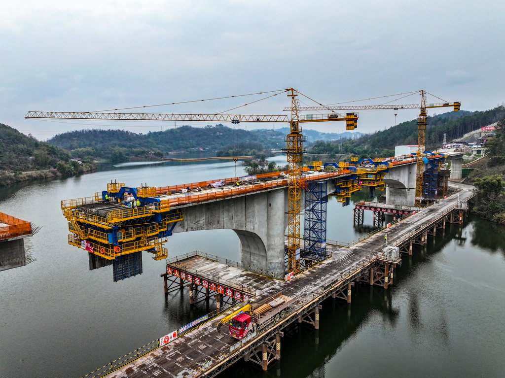 成渝中線高鐵重慶段站前工程完成70%