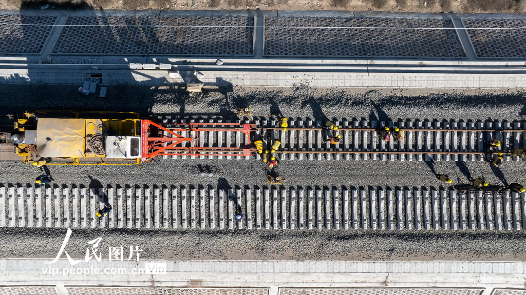 內蒙古包頭：包銀高鐵鋪軌忙【4】