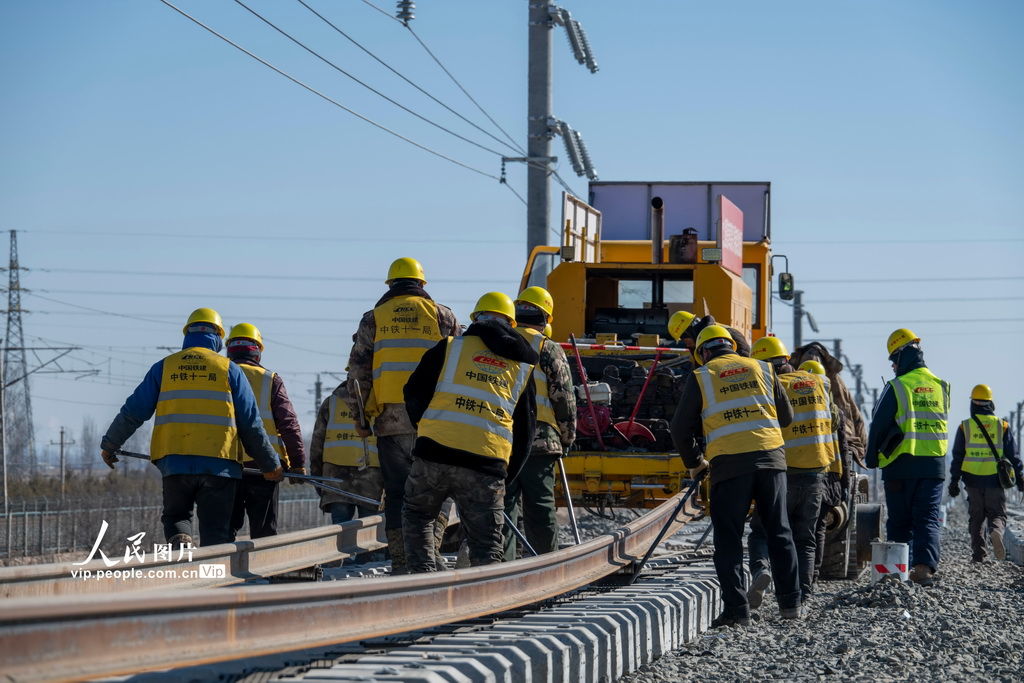 內蒙古包頭：包銀高鐵鋪軌忙【6】