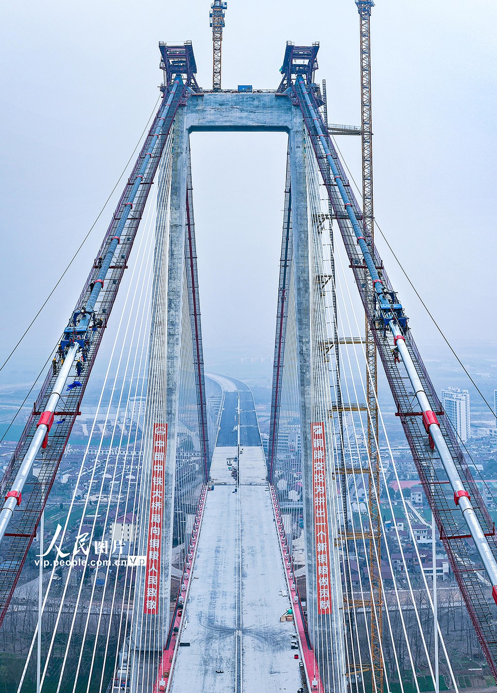 安徽銅陵：大橋主纜穿“新衣”【6】