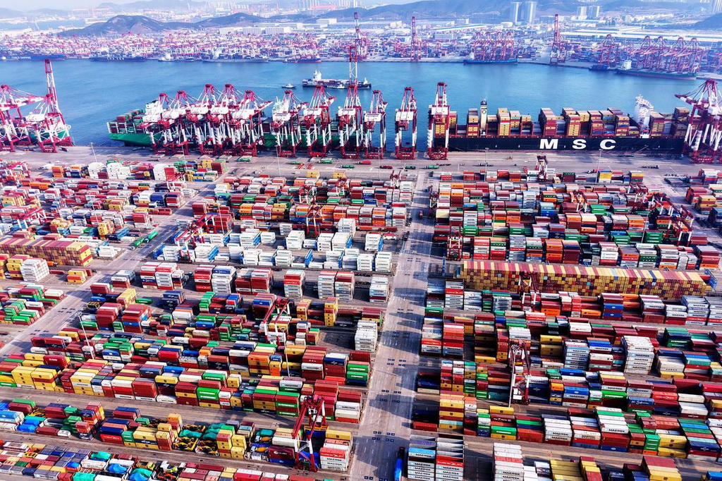 這是2月23日拍攝的山東港口青島港外貿集裝箱碼頭（無人機照片）。