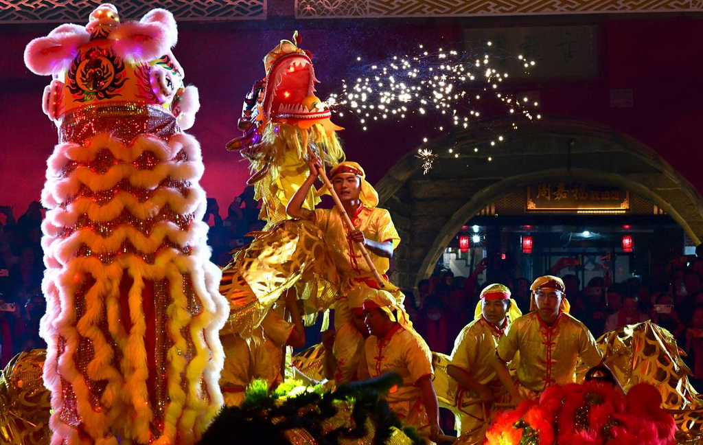 文藝踩街活動在福建莆田舉行