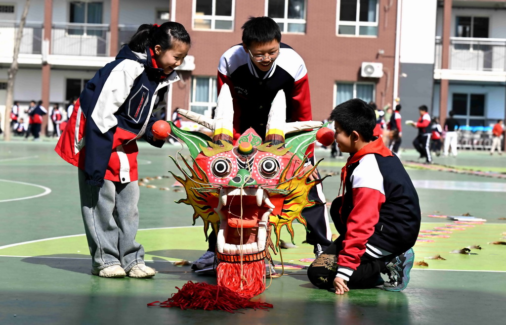 河北石家莊：“龍”風箏制作技藝進校園