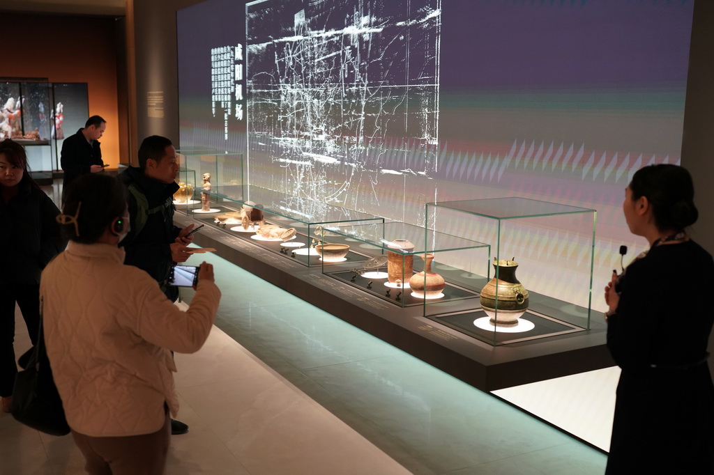 2月26日，游客在西部機場博物館四方館內參觀。