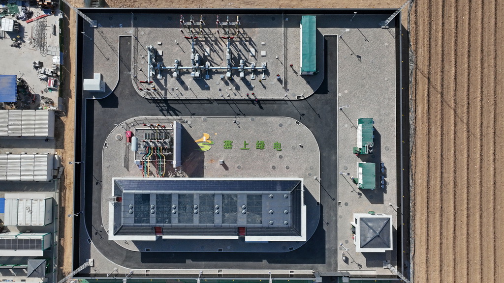 寧夏銀川原隆110千伏變電站全景（無人機照片，2月27日攝）。