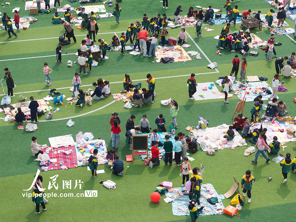 重慶：歡樂購物節 童趣滿校園