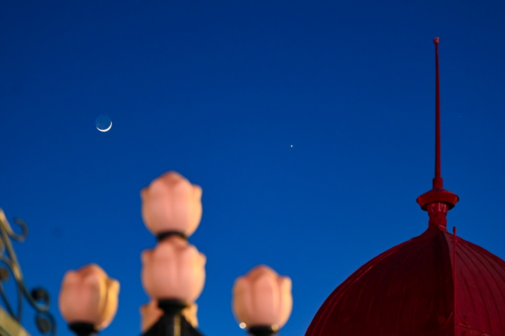 天宇上演金星伴月