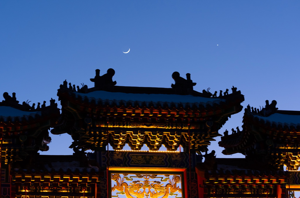 3月2日在黑龍江省富錦市拍攝的金星伴月。新華社發（陳志國攝）