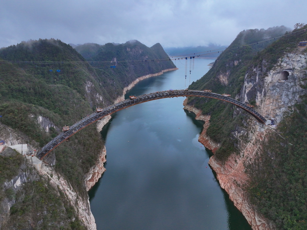 合龍后的烏江特大橋（3月5日攝，無人機照片）。