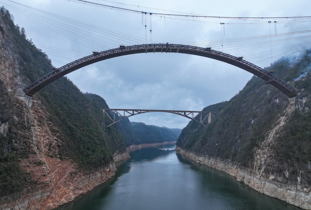 合龍后的烏江特大橋（3月5日攝，無人機照片）。