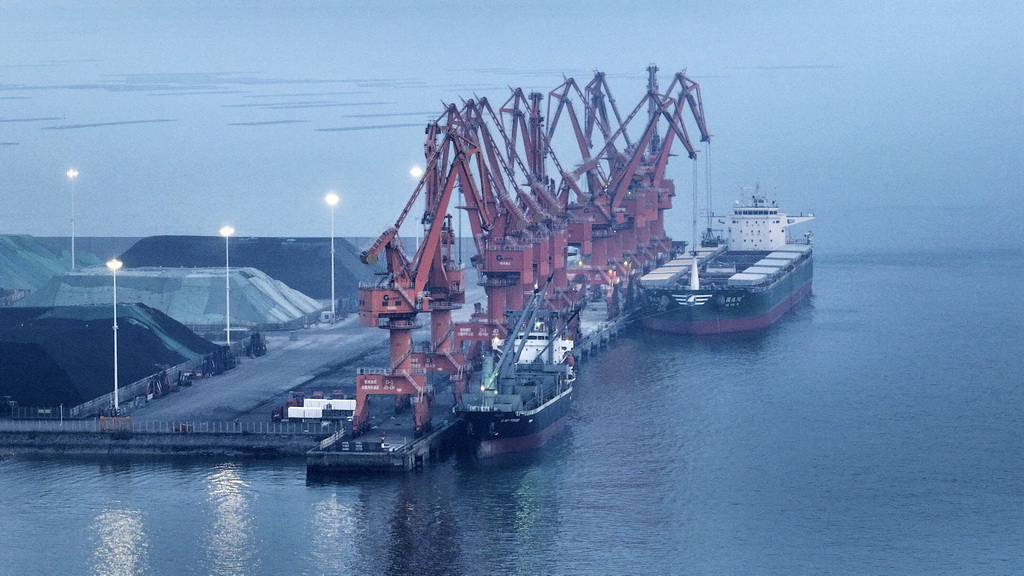 3月4日拍攝的欽州港散貨碼頭（無人機照片）。