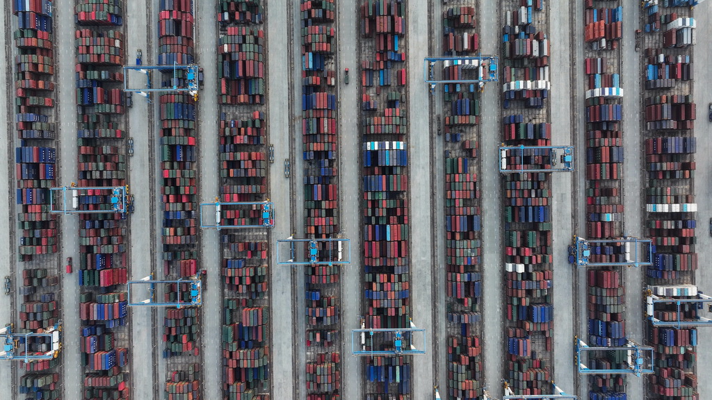 3月4日拍攝的欽州港集裝箱自動化碼頭的集裝箱儲放地（無人機照片）。