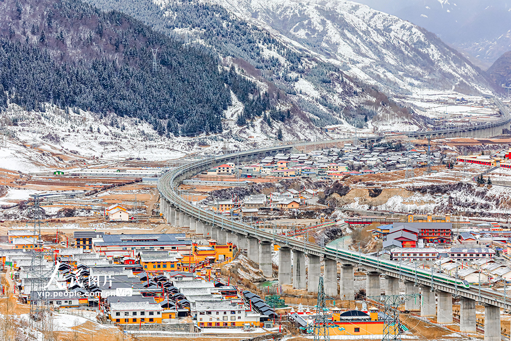 四川阿壩：動車飛馳 助力文旅市場【3】