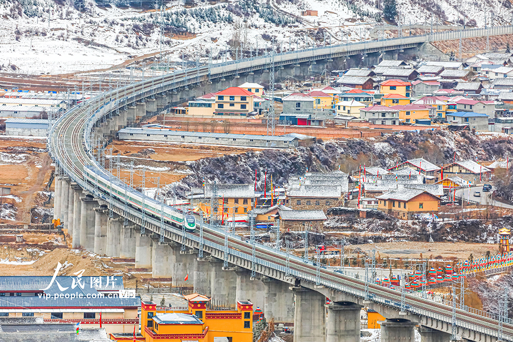 四川阿壩：動車飛馳 助力文旅市場【2】