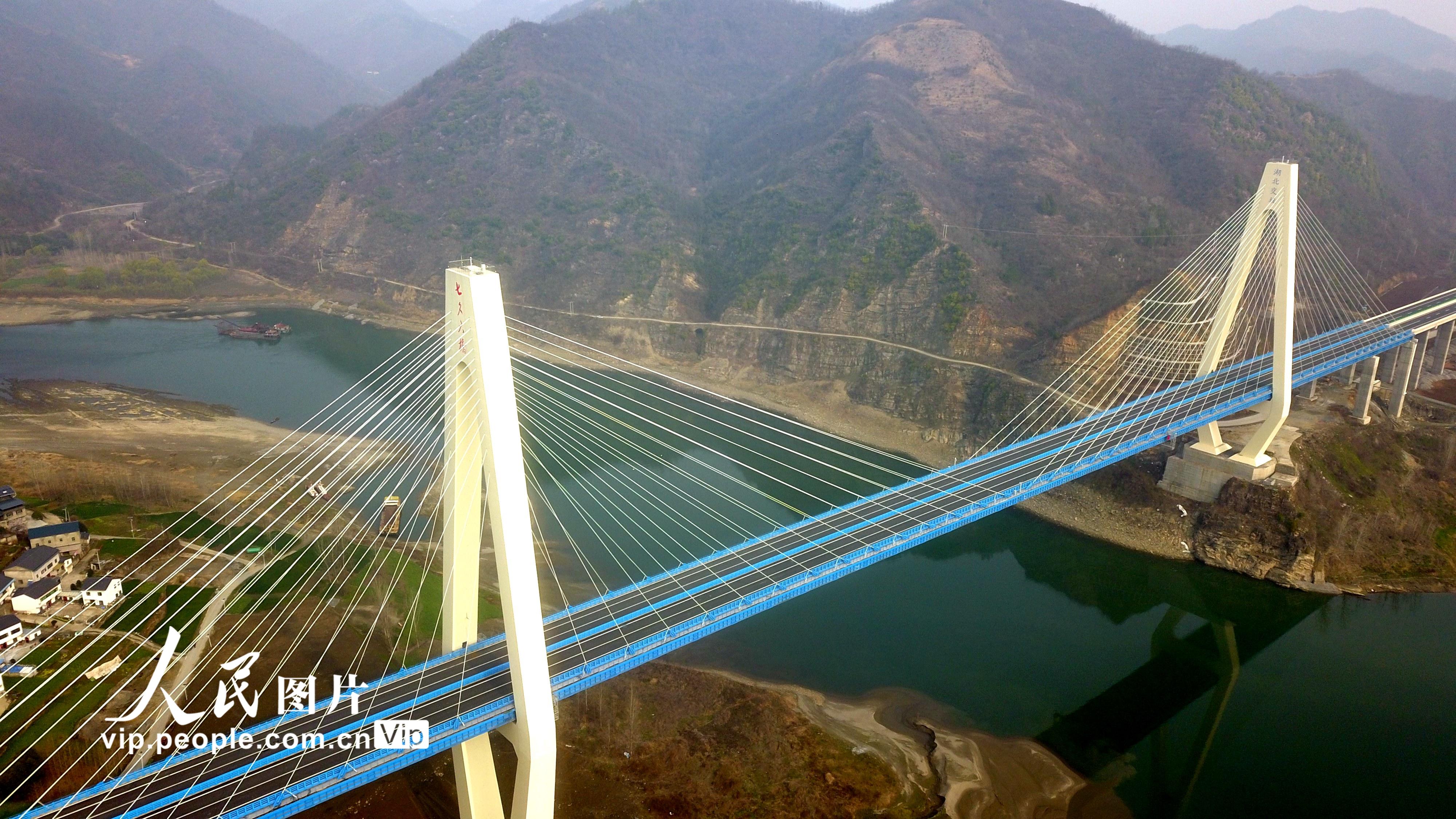 湖北十堰：十巫北高速通車