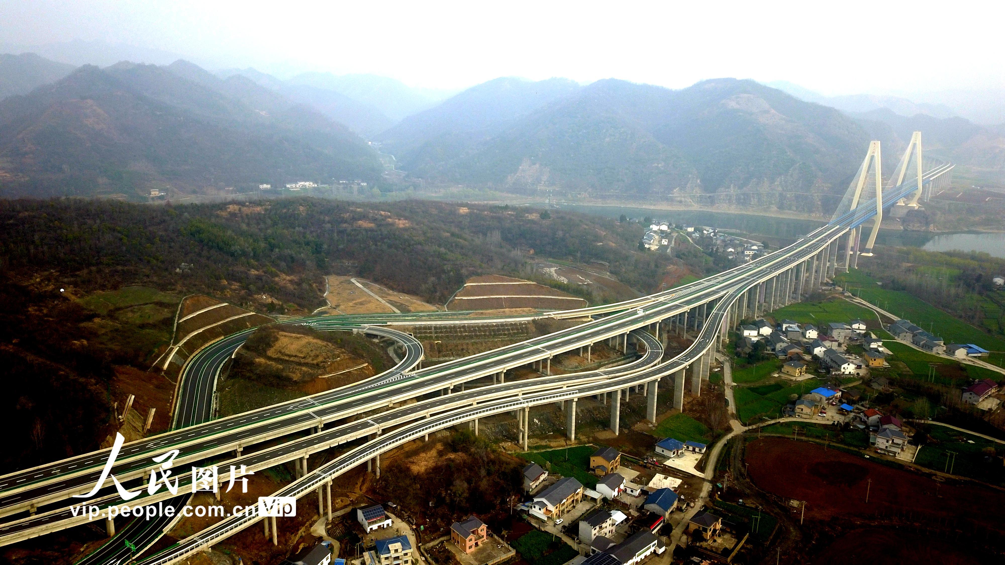 湖北十堰：十巫北高速通車【6】