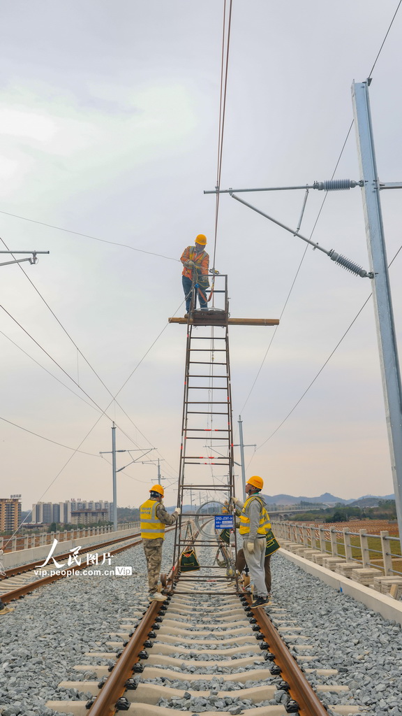 南憑高鐵崇憑段開始架設接觸網導線【4】