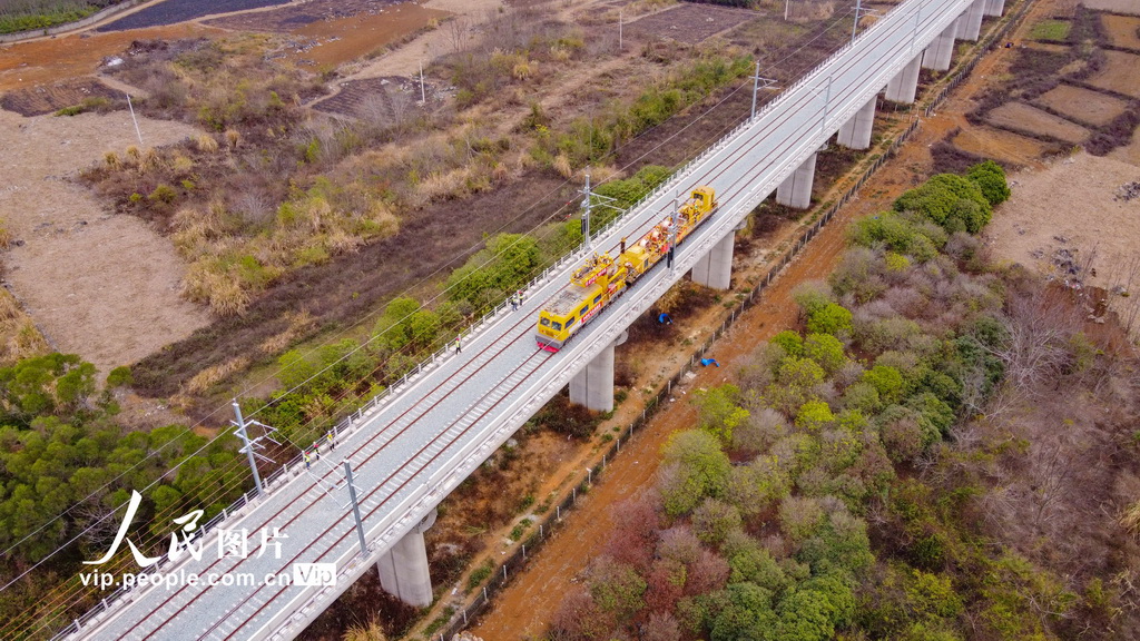 南憑高鐵崇憑段開始架設接觸網導線【2】