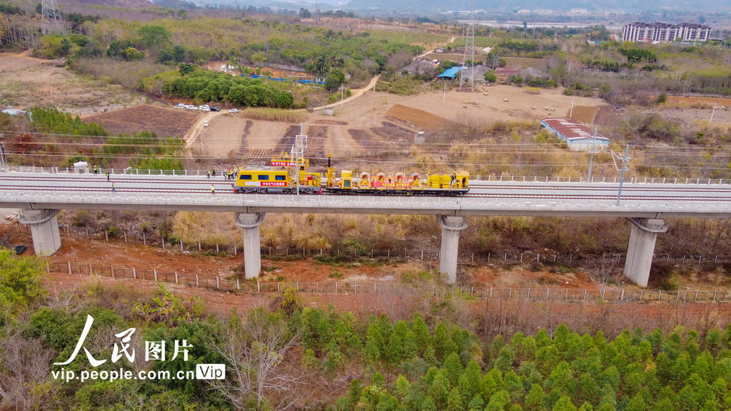 南憑高鐵崇憑段開始架設接觸網導線【5】