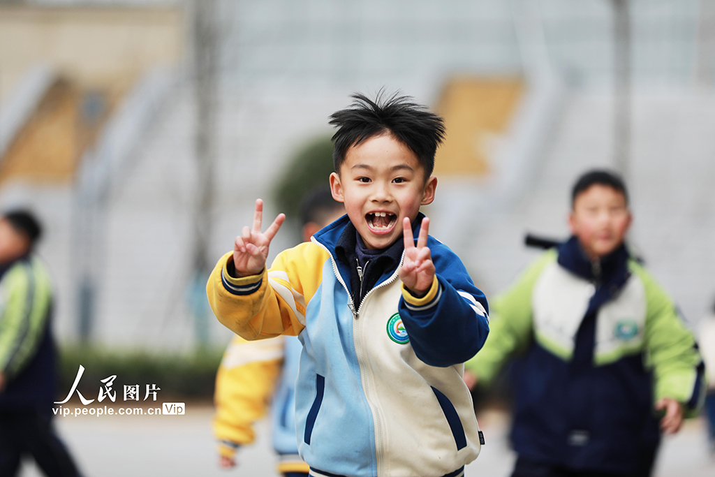 貴州黔西：趣味游戲 歡樂課間