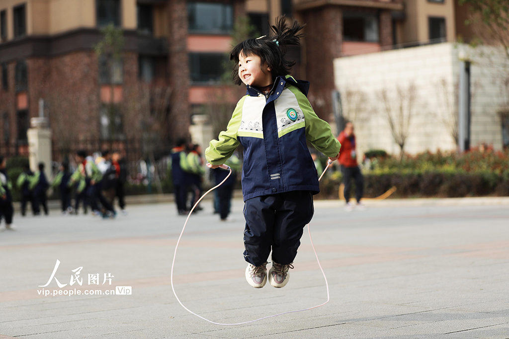 貴州黔西：趣味游戲 歡樂課間【3】