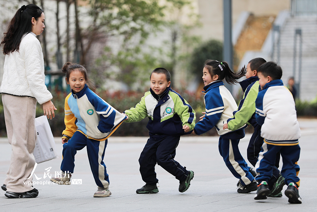 貴州黔西：趣味游戲 歡樂課間【4】