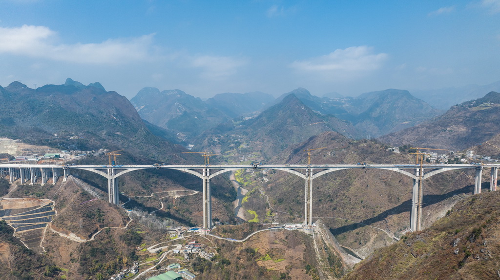 建設中的六枝特大橋（3月11日攝，無人機照片）。