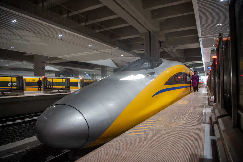 3月13日，高速綜合檢測列車在重慶東站等候發車。新華社記者 唐奕 攝