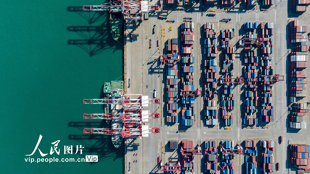 山東港口青島港：集裝箱裝卸作業忙【5】