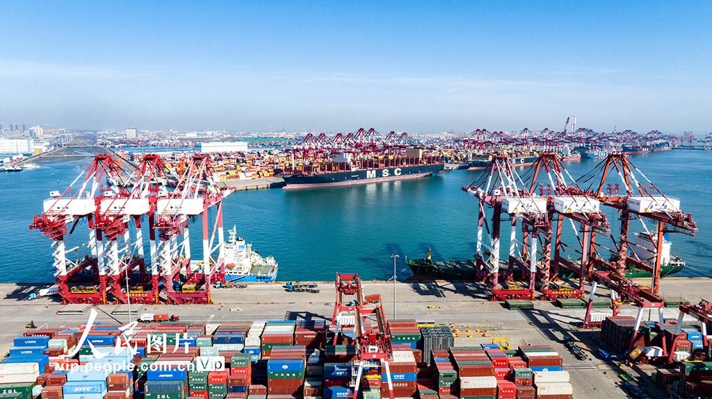 山東港口青島港：集裝箱裝卸作業忙【7】