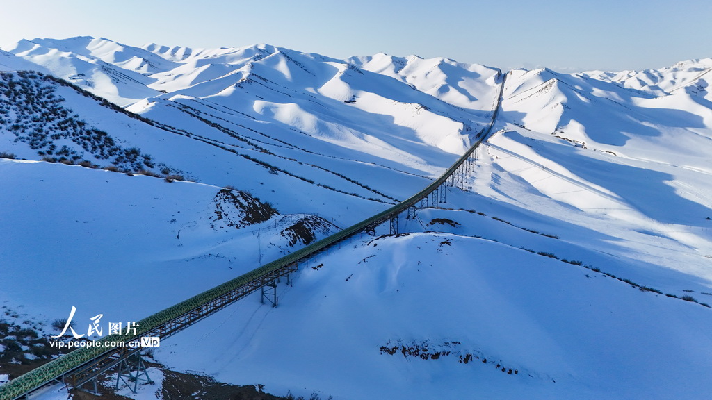 新疆呼圖壁：煤從空中“走”