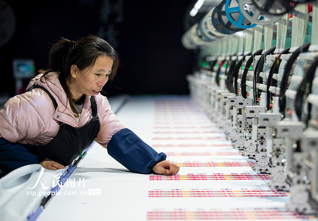 貴州從江：傳統民族刺繡 織就幸福生活【2】