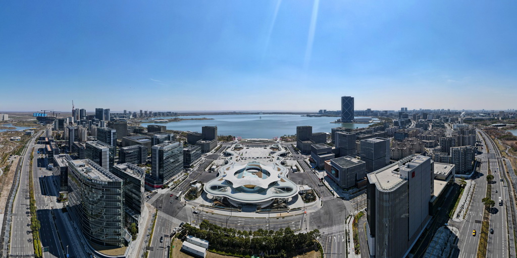 這是3月19日拍攝的滴水湖公交樞紐（無人機全景照片）。