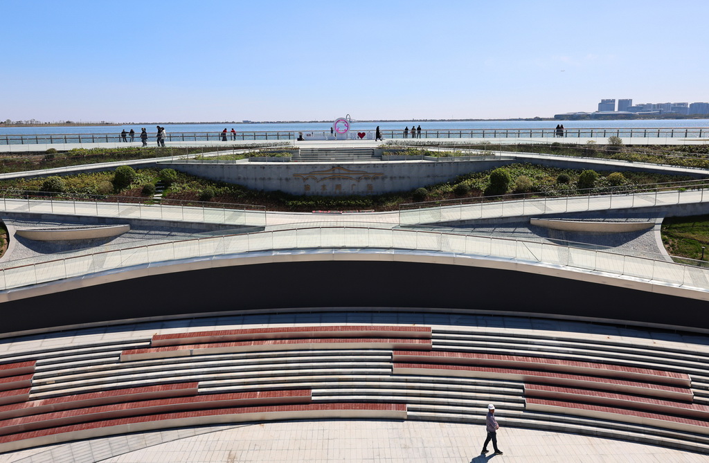 打卡上海滴水湖公交樞紐