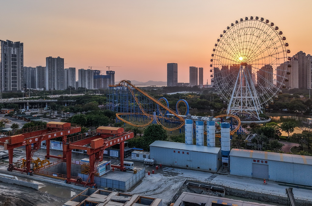 位于汕頭灣北端的汕汕高鐵汕頭灣海底隧道施工現場（3月25日攝）。