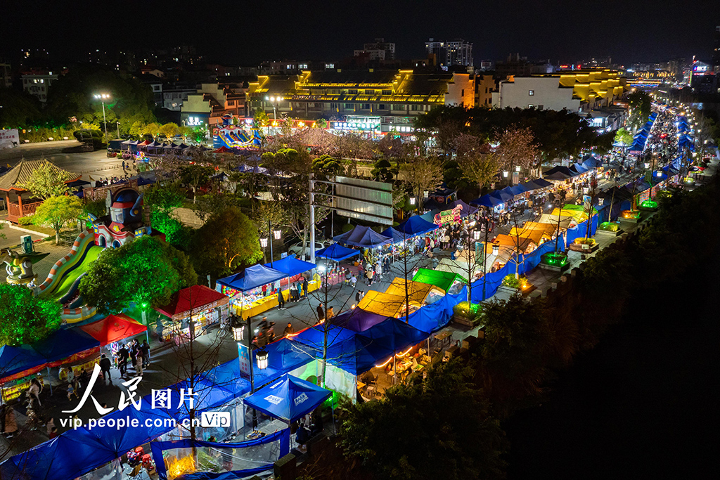 廣西蒙山:鄉村集市點燃鄉間夜經濟【2】