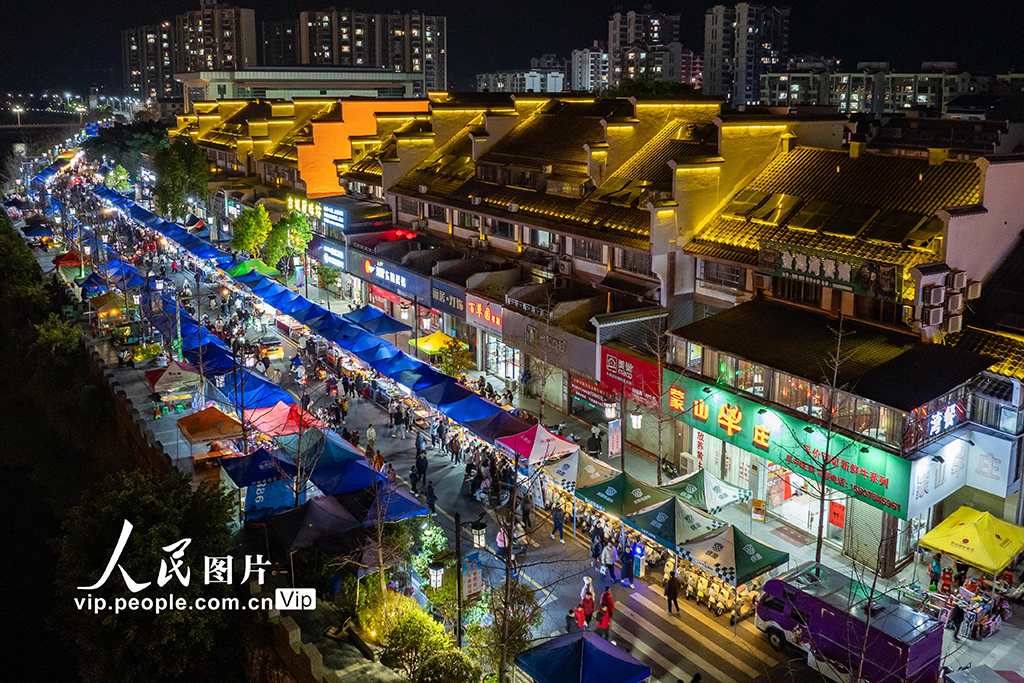 廣西蒙山:鄉村集市點燃鄉間夜經濟【3】