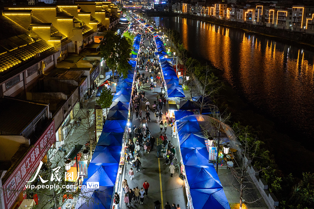 廣西蒙山:鄉村集市點燃鄉間夜經濟【4】